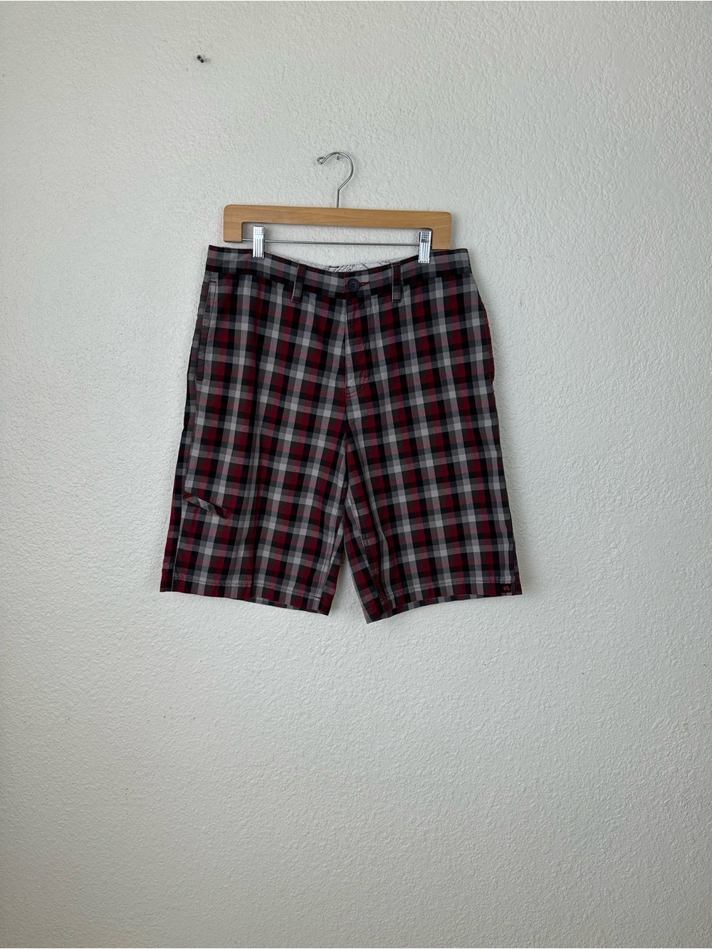 Men's Plaid Casual Shorts - Red & Black